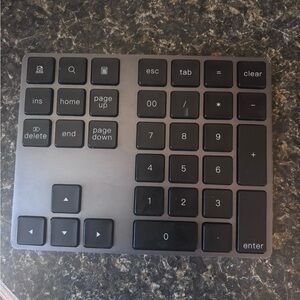 Sleek Black Wireless Numeric Keypad